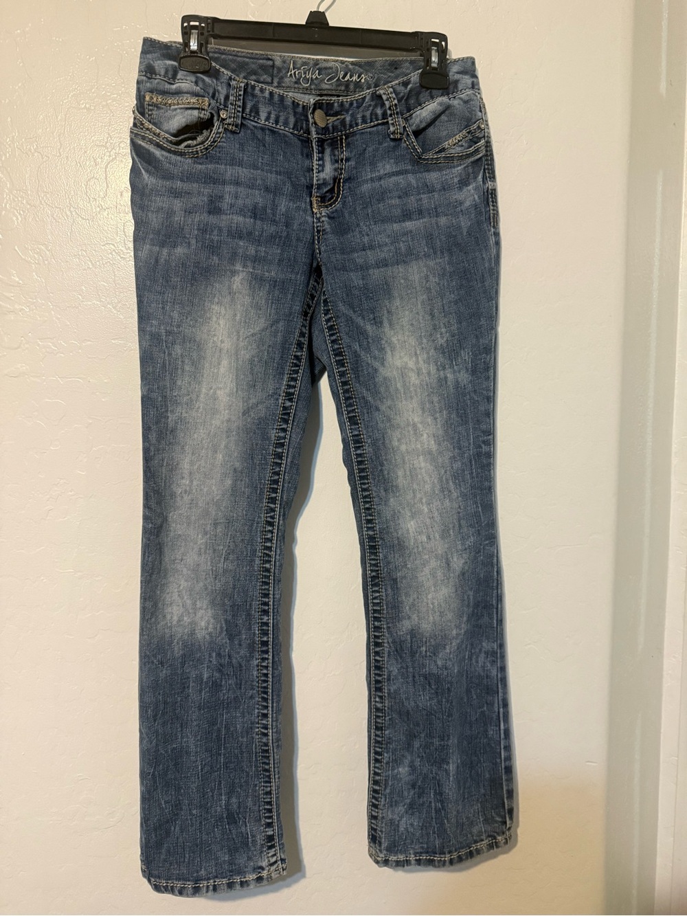 Ariya Women's Blue Washed Jeans
